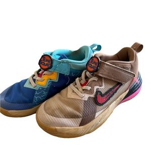 Little boys size 1.5 Nike Tune squad LeBron sneakers